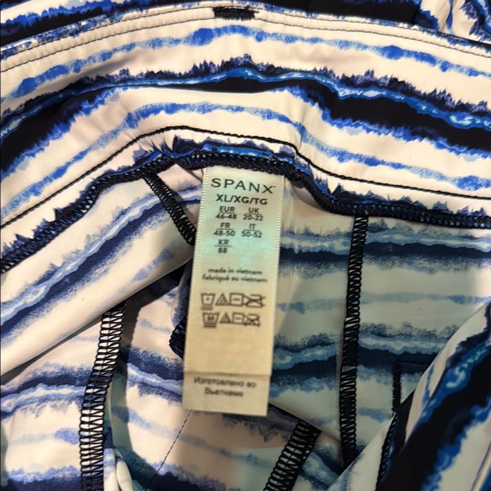 SPANX Blue and White‎ Striped Women Shorts - Picture 3 of 4